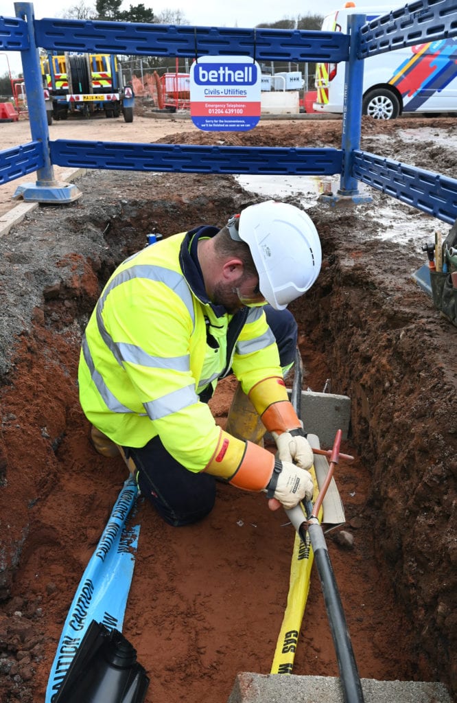 Bethell jointer installing an electric connection